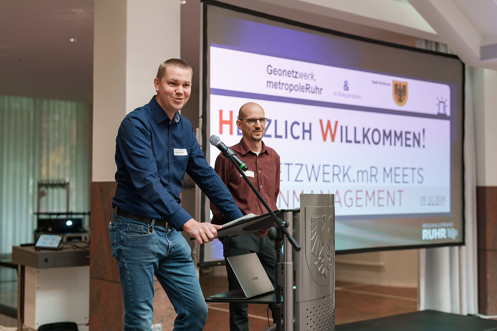 Dr. Sebastian Hellmann und David Arndt bei der Begrüßung